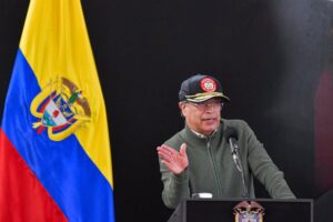 Petro ordena vacunar a toda la población frente a la fiebre amarilla antes de dos meses