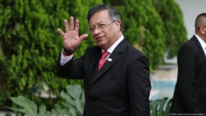 Petro suspende operaciones contra disidencias de las FARC – DW – 19/04/2025