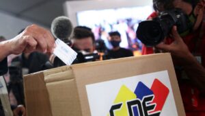 Autoridades del CNE