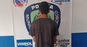 Polisur detiene a sujeto por amenazar a otro con un machete