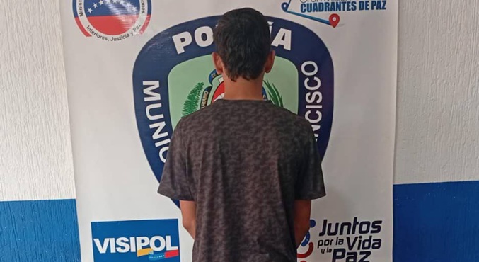 Polisur detiene a sujeto por amenazar a otro con un machete