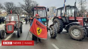 Por qué la bandera de Ferrari se convirtió en un símbolo de las protestas antigubernamentales en Serbia