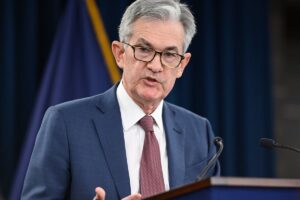 Powell (Fed) avisa de que los aranceles conllevarán menos crecimiento y más inflación, pero aboga por esperar