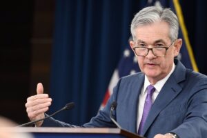 Powell (Fed) vuelve a ligar los aranceles a la inflación para proceder a una posible bajada de los tipos
