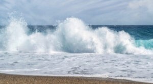 Pronostican fuertes marejadas en costas del país