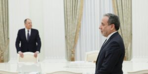 Putin recibe en el Kremlin al ministro de Exteriores de Irán para hablar del programa nuclear