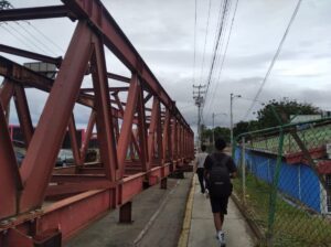 Que monten la pasarela… o que la boten