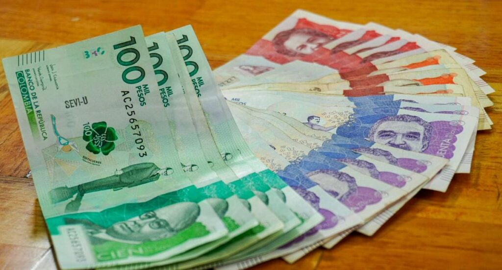 Qué países de Latinoamérica rinde más el peso colombiano: puede llegar en carro