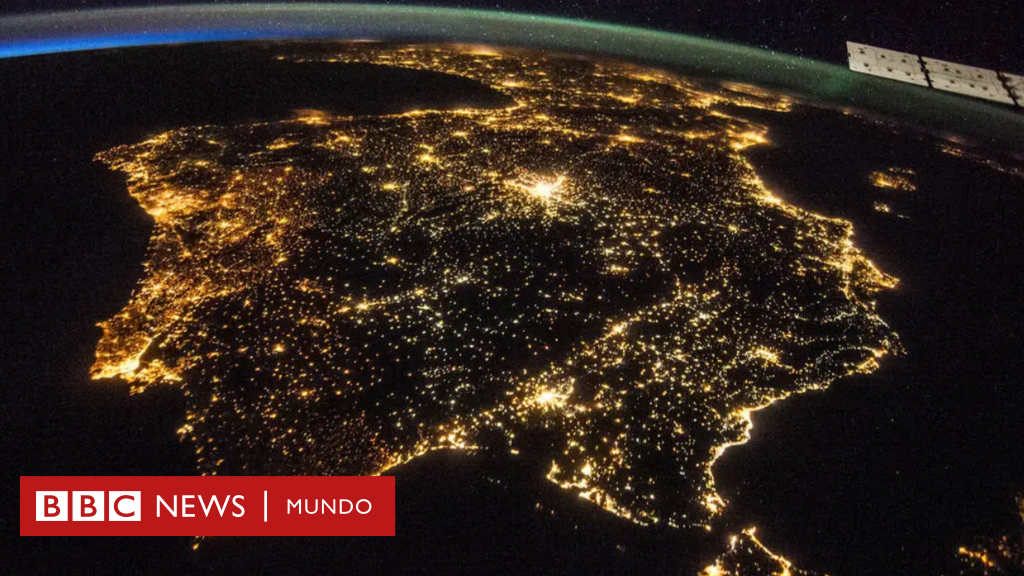 Qué ventajas e inconvenientes tienen España y Portugal al estar en una "isla energética" (y cómo influyó eso en el masivo apagón de esta semana)