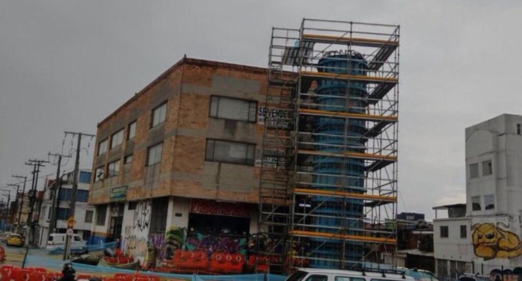 Quejas en Kennedy (Bogotá) por obra del metro de Bogotá que tapa edificio