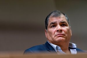 Rafael Correa insiste en una investigación por "fraude" en Ecuador