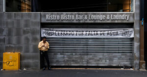 INCREÍBLE: Restaurante que lavaba dinero quiebra por falta de agua para lavar