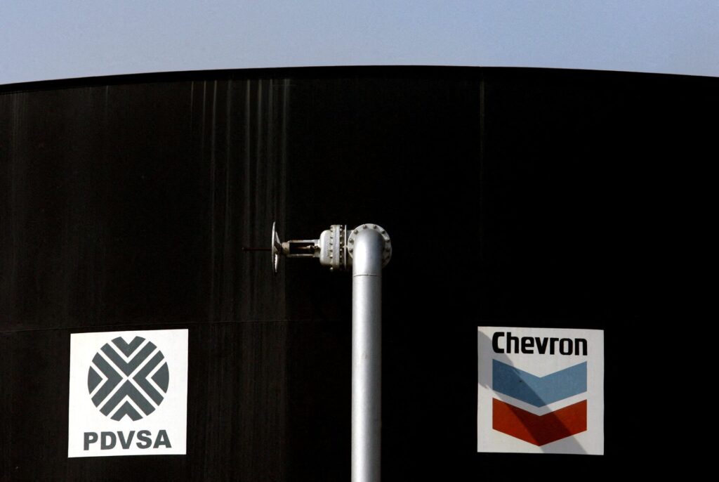 Reuters: Buque fletado por Chevron a punto de completar retorno de carga a Venezuela - AlbertoNews