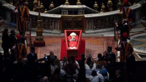 Roma monta un fuerte operativo de seguridad para el funeral de Francisco mientras miles de fieles brindan el último adiós en San Pedro