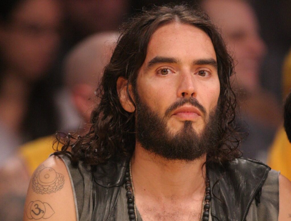 Russell Brand, acusado de violación y agresión sexual a cuatro mujeres