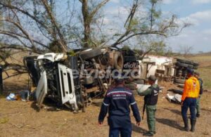 Salió ileso el conductor de una gandola de Gas Comunal que volcó en Anzoátegui