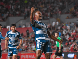 Salomón Rondón renueva para seguir en Pachuca