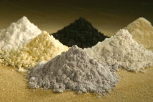 Secretario del Tesoro aboga por acuerdo sobre minerales entre EEUU y Ucrania "lo antes posible"