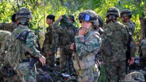 Seis militares mueren en una emboscada en Colombia – DW – 28/04/2025