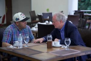 Senador Chris Van Hollen se reúne con el migrante deportado por error de EEUU (Fotos) - AlbertoNews
