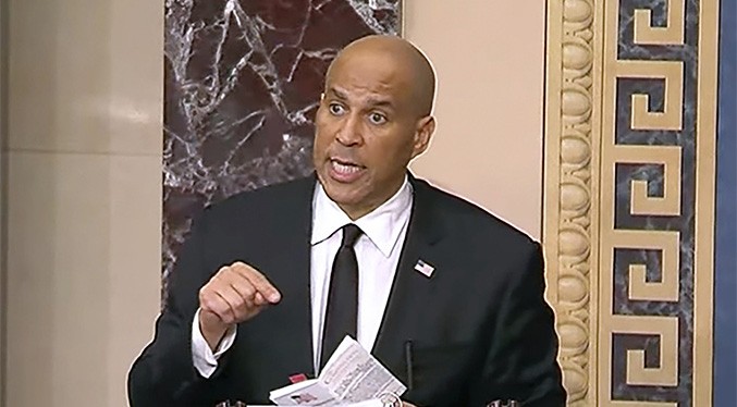 Senador estadounidense da maratónico discurso anti Trump