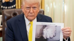 "Tiene tatuado MS-13 en los nudillos": Trump difunde presunta prueba contra el migrante deportado por error - AlbertoNews