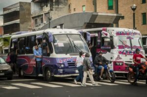 Transportistas cobran nueva tarifa de pasaje mientras piden otro reajuste para mayo