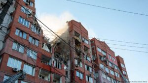 Tres muertos deja nuevo ataque ruso en este de Ucrania – DW – 17/04/2025