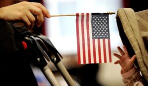Tribunal Supremo de EEUU sopesará el intento de Trump por eliminar la ciudadanía por nacimiento - AlbertoNews