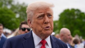 Trump acusa a Harvard de ser "antisemita" – DW – 24/04/2025