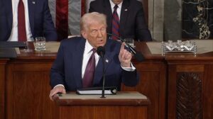 Trump amenaza a China con un arancel adicional del 50 %
