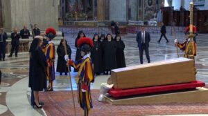 Trump, cerca de Zelenski y Macron en la primera fila del funeral del papa