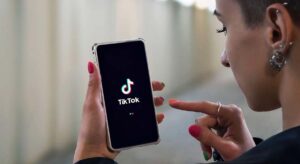 Trump extiende el plazo para vender TikTok y "salvar" la aplicación en EEUU
