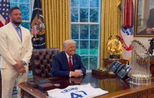 Trump recibió a los Dodgers en la Casa Blanca: venezolano Miguel Rojas posó con el presidente - AlbertoNews