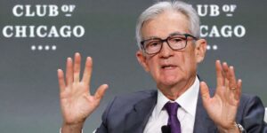 Trump urge a despedir al presidente de la Reserva Federal por ser «demasiado lento» en bajar los tipos de interés