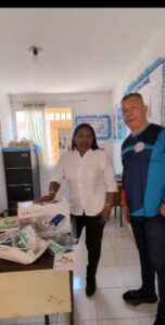 Un Grano de Arena entregó medicinas y un nebulizador en Paraíso Azul