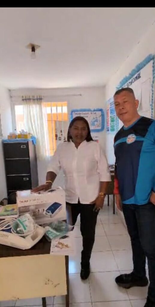 Un Grano de Arena entregó medicinas y un nebulizador en Paraíso Azul