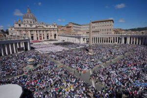 "Un Papa en medio de la gente, con el corazón abierto a todos"