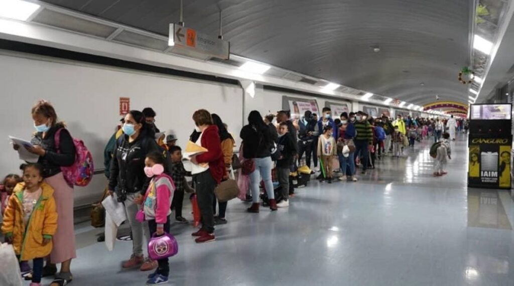 Un avión con 199 migrantes procedentes de EEUU llegó a Venezuela, entre ellos cuatro niños