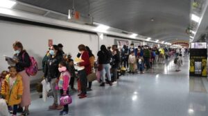 Un avión con 199 migrantes procedentes de EEUU llegó a Venezuela, entre ellos cuatro niños