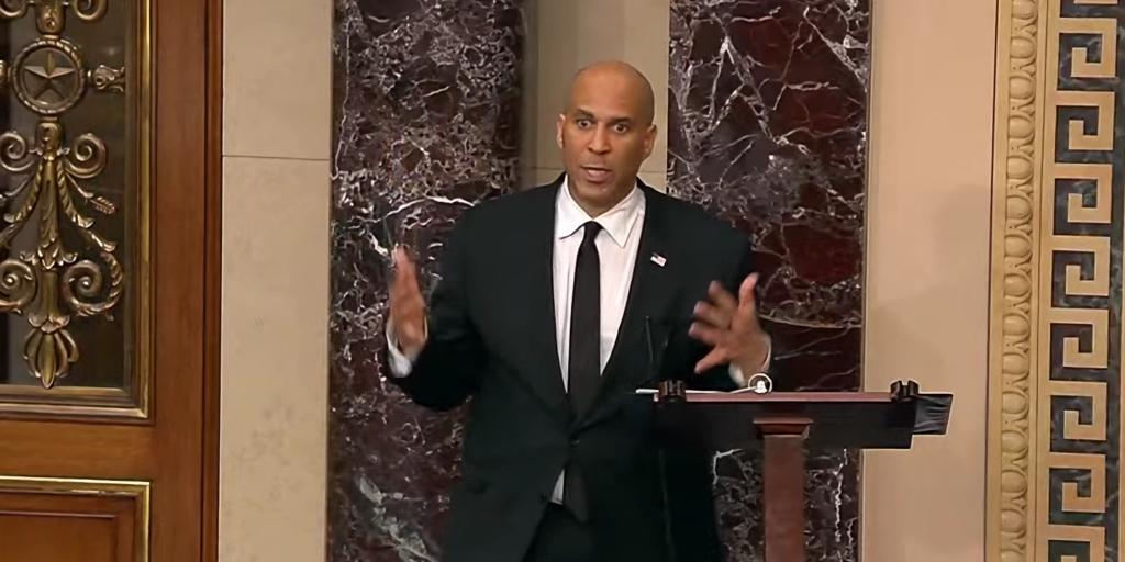 Un senador demócrata rompe récords con un discurso de más de 24 horas para protestar contra Trump
