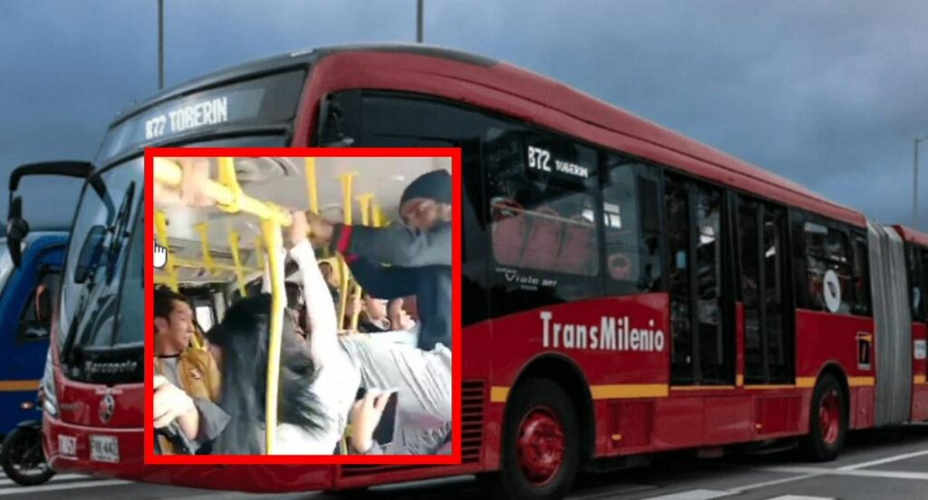 Una mujer y un hombre protagonizaron dura pelea dentro de un bus de Transmilenio