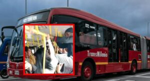 Una mujer y un hombre protagonizaron dura pelea dentro de un bus de Transmilenio