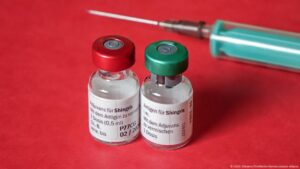 Vacuna del herpes zóster contra la demencia en mujeres – DW – 04/04/2025