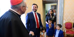 Vance se reúne en privado con el Papa durante su visita al Vaticano