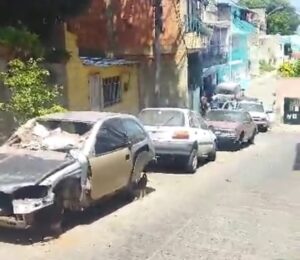 Vehículos chatarras obstaculizan el libre tránsito en Corapal