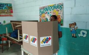 Venezolanos votan para elegir proyectos de comunidades por segunda vez