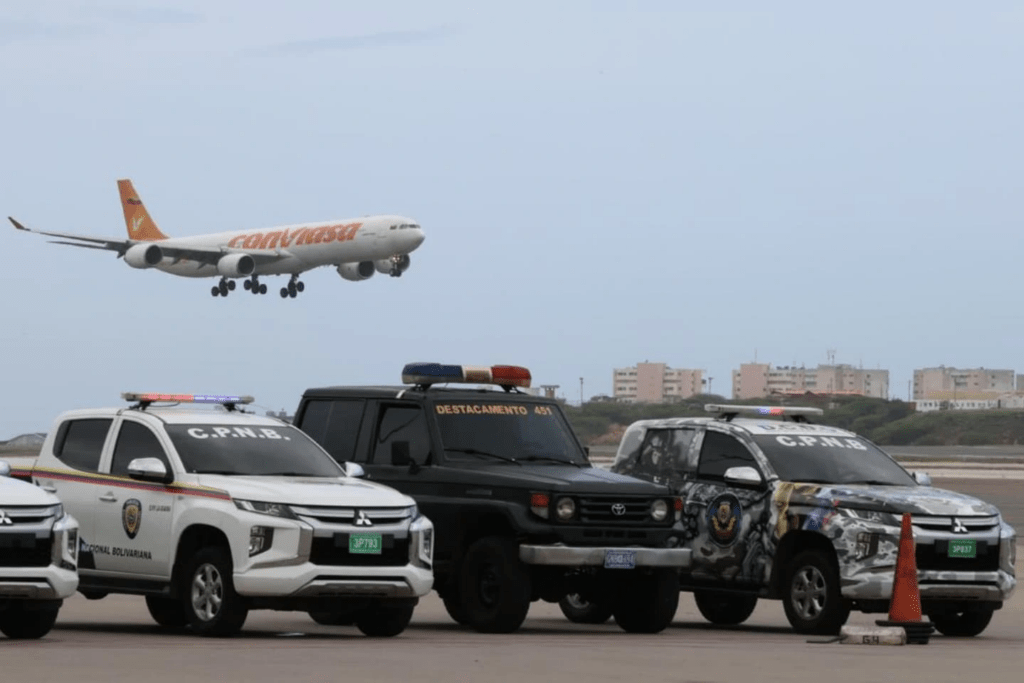 Venezuela recibe a más de 300 migrantes repatriados desde México, entre ellos 151 niños