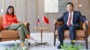 Vicepresidenta y embajador de Vietnam refuerzan relación bilateral