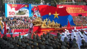 Vietnam celebra los 50 años de la toma de Saigón – DW – 30/04/2025